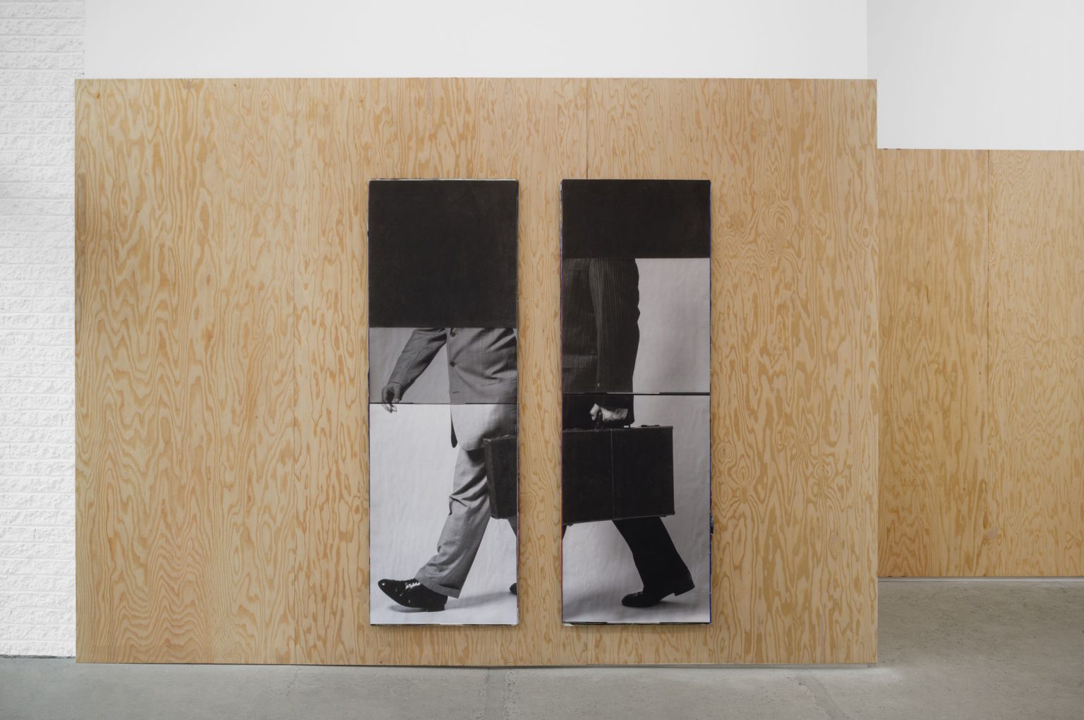 Image gallery Figure marchant vers le travail by Simon S. Belleau – installation view