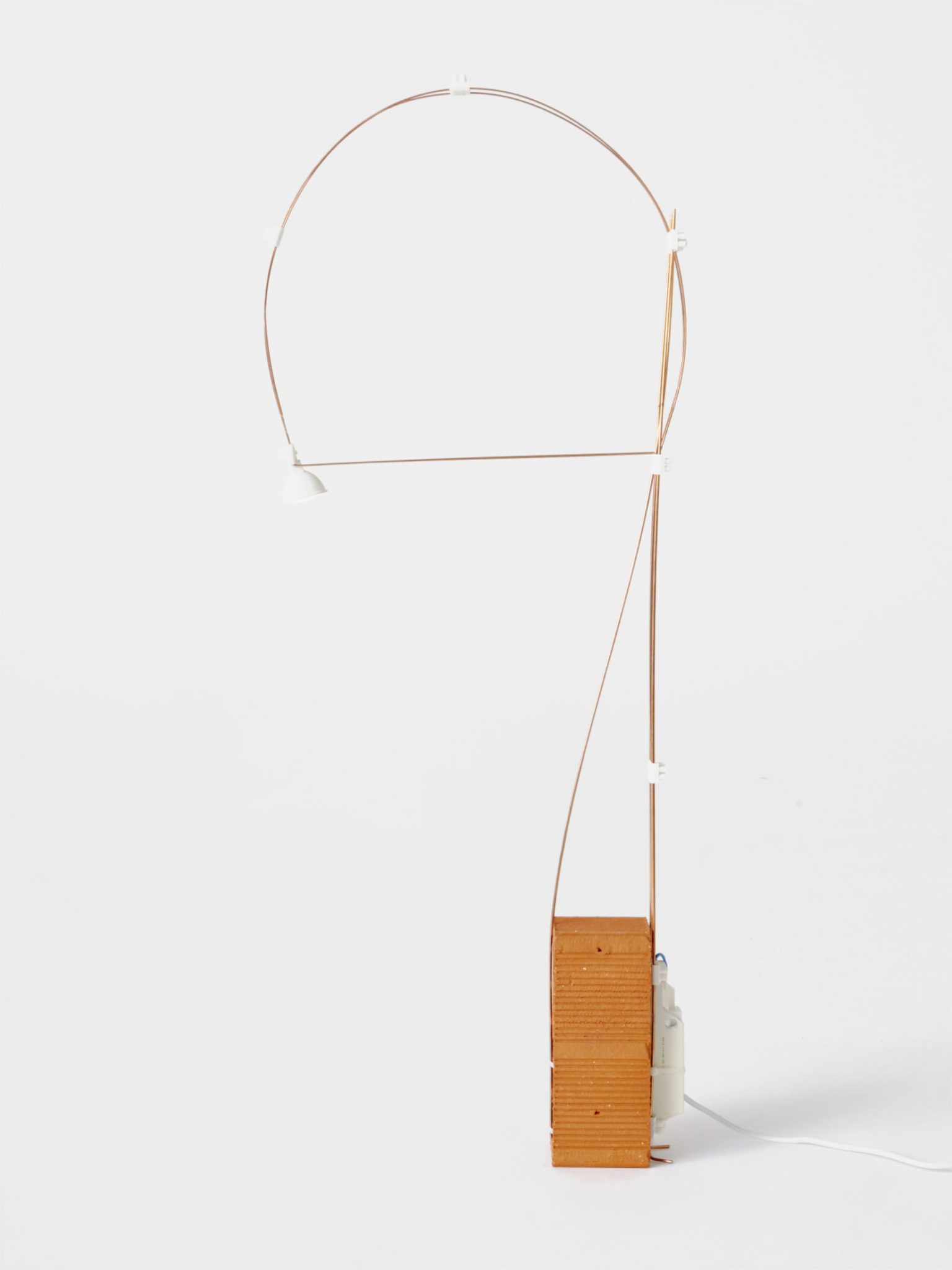 ‘Single curved’ Table Lamp by Lucas Muñoz Muñoz