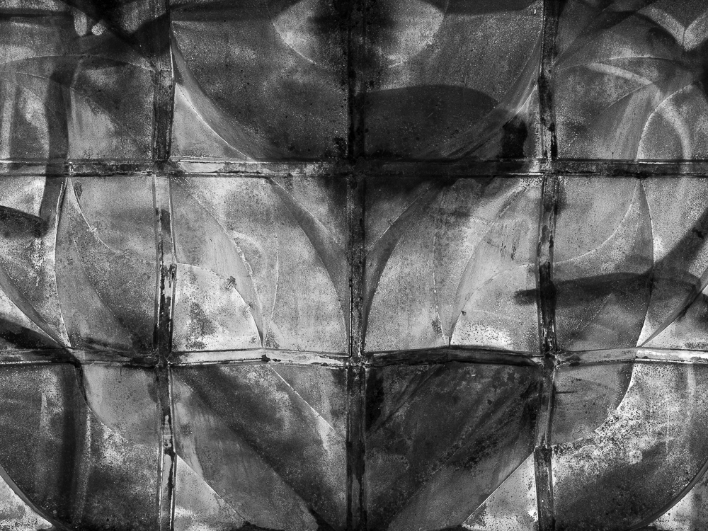 Komplexe/Complexe (Im Stein II) by Eric Meier