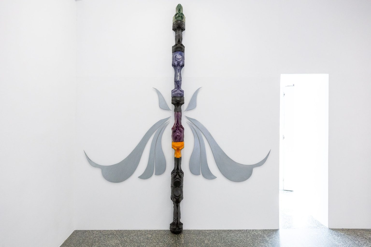 Image gallery Without me along, who will heal you when you are hurt? by Estefanía B. Flores – installation view