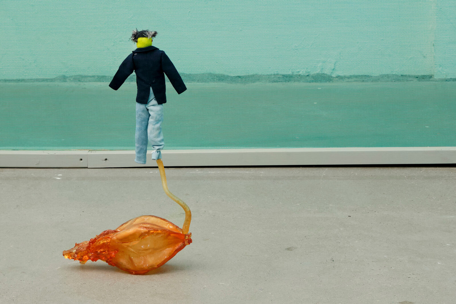 Image gallery Scarecrow Sprout (Japanese knotweed / Trump) by Jasmin Werner – installation view