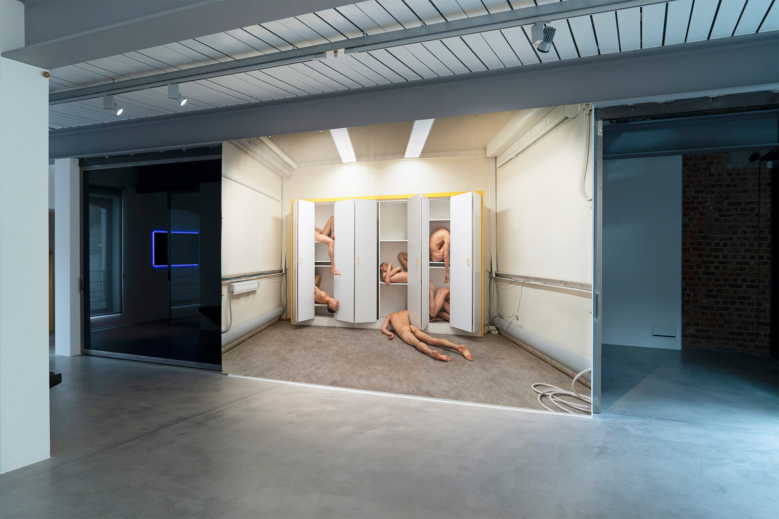 Image gallery Dé-corps, Armoire by Fañch Le Bos – installation view