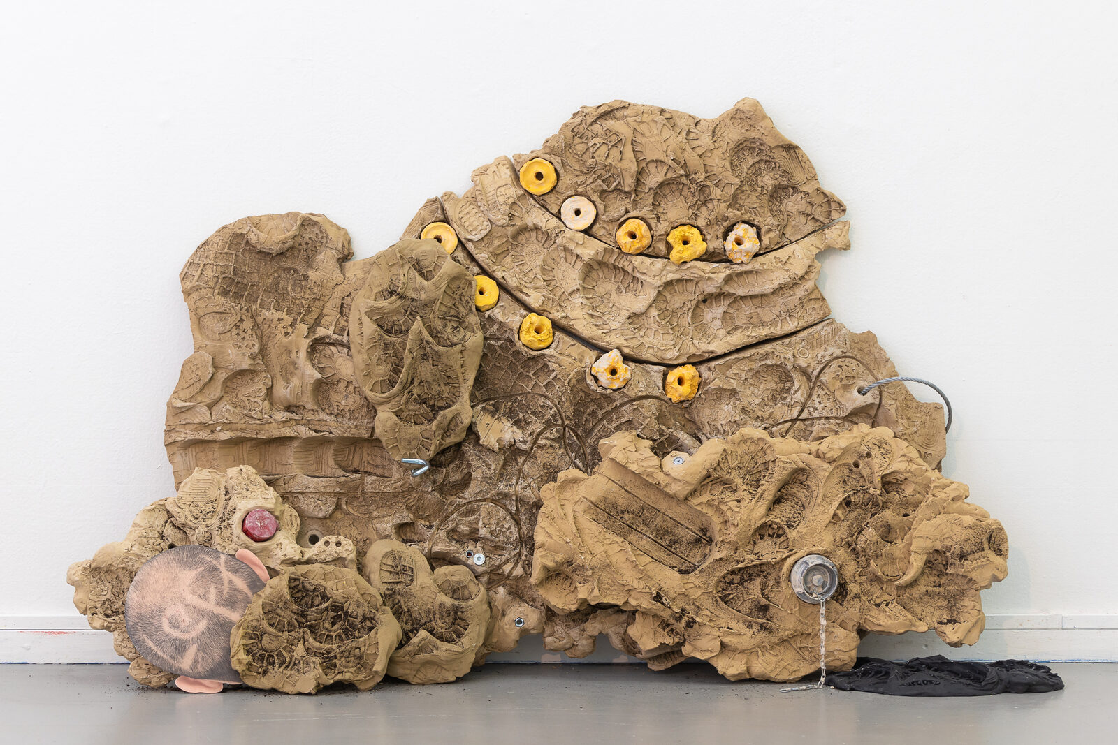 Image gallery Hill Peek by Rodrigo Red Sandoval – installation view