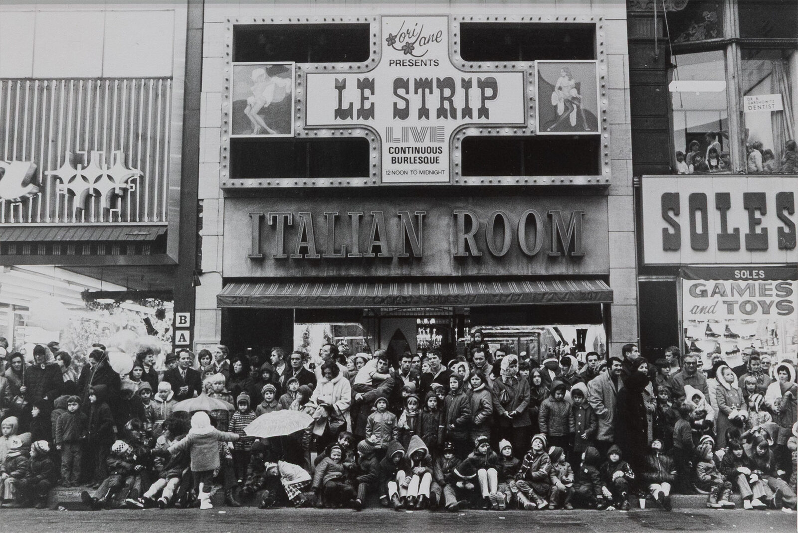 Image gallery Waiting for Santa on Sin Strip by Laura Jones