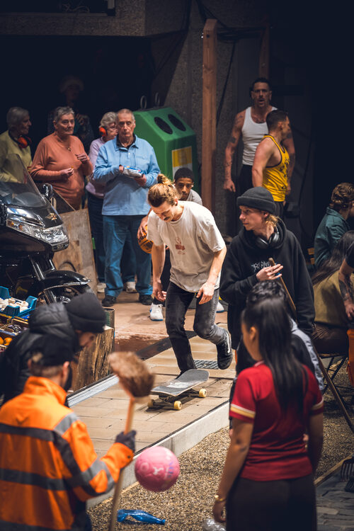 View featured artwork Symphony for hundred citizens and a traffic light by Heleen Van Haegenborgh and Thomas Verstraeten