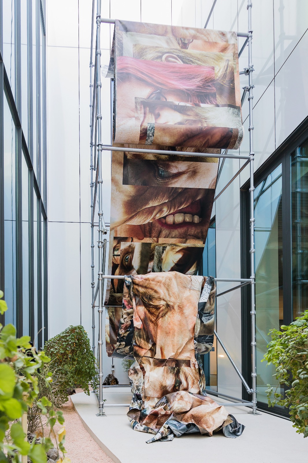 Crowd Landscape by Satoshi Fujiwara – installation view