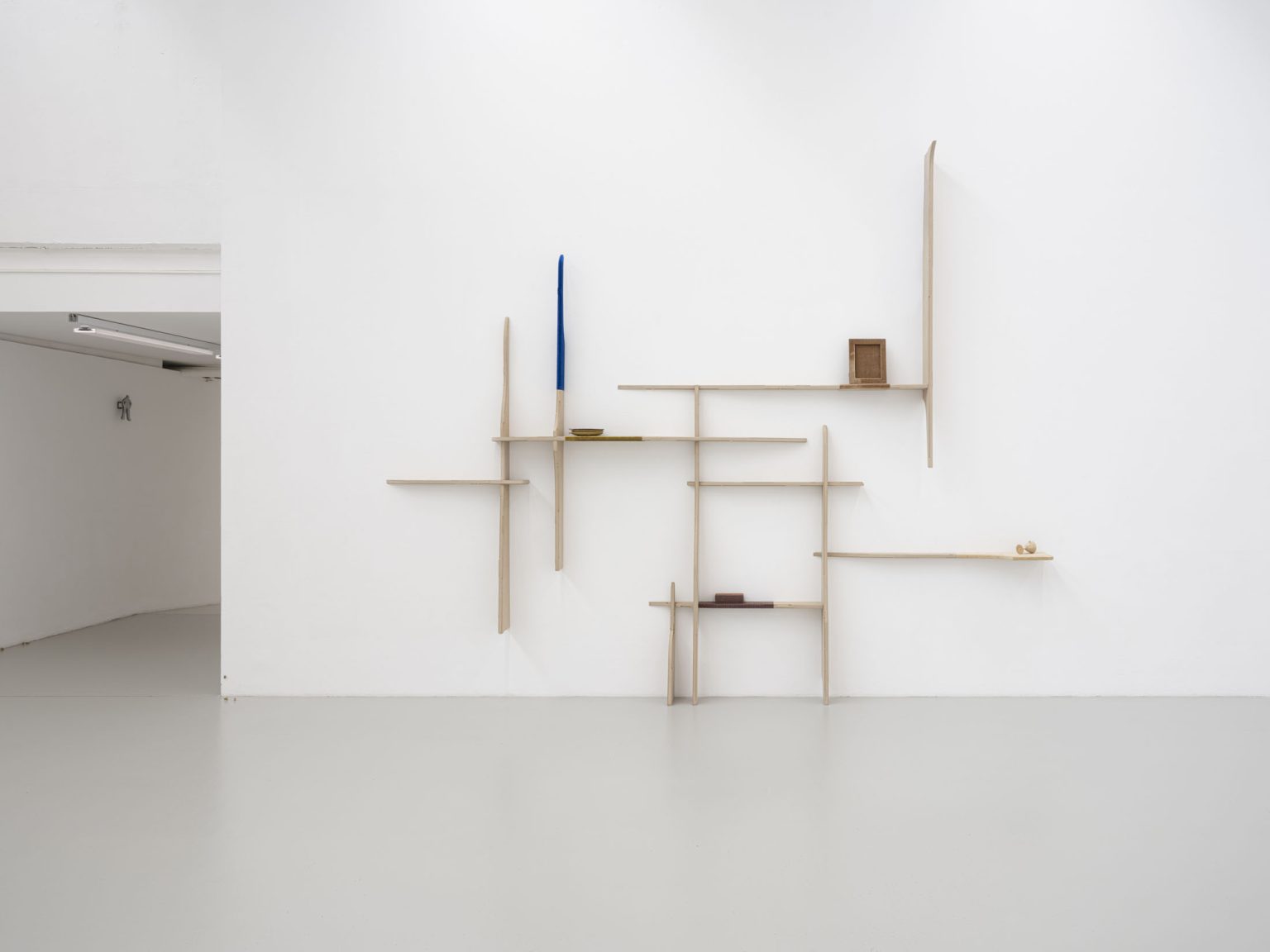 memories rest within the comforting familiarity of things by Leolie Greet – installation view