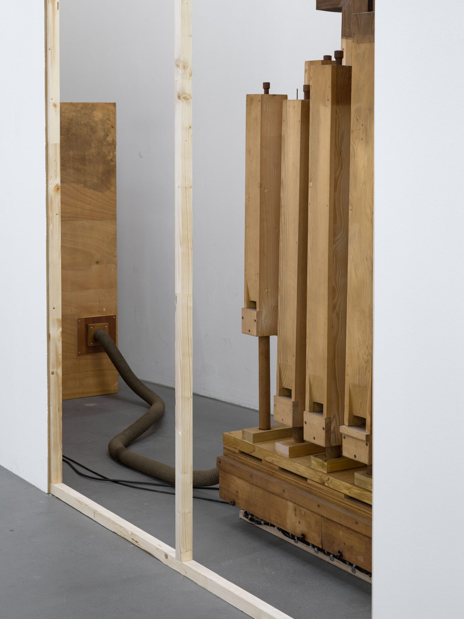 Image gallery Ensemble (Support et Gravité) by Mira M. Yang – installation view