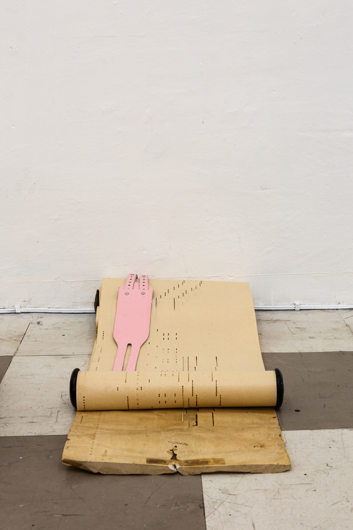 Chat with her like crushing seeds between teeth, that yawn is actually the exact echo of a bass hum (Normal) by Fi Isidore