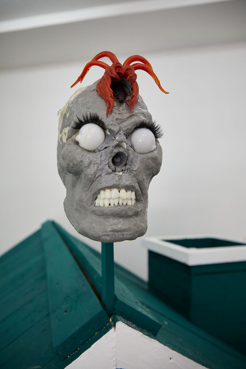 Las cumbres del desprecio, Antimadre Parte 1