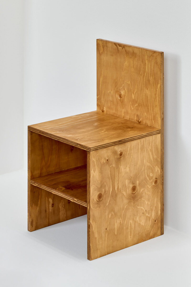 Anti-Gravity / Kim Kardashian‘s Donald Judd Front Shelf Chair 84-6 / The Horror, The Horror