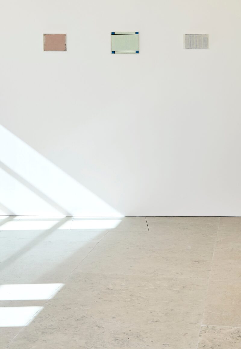 between two opposites, event