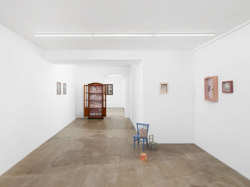 View featured exhibition garde-robe at sans titre